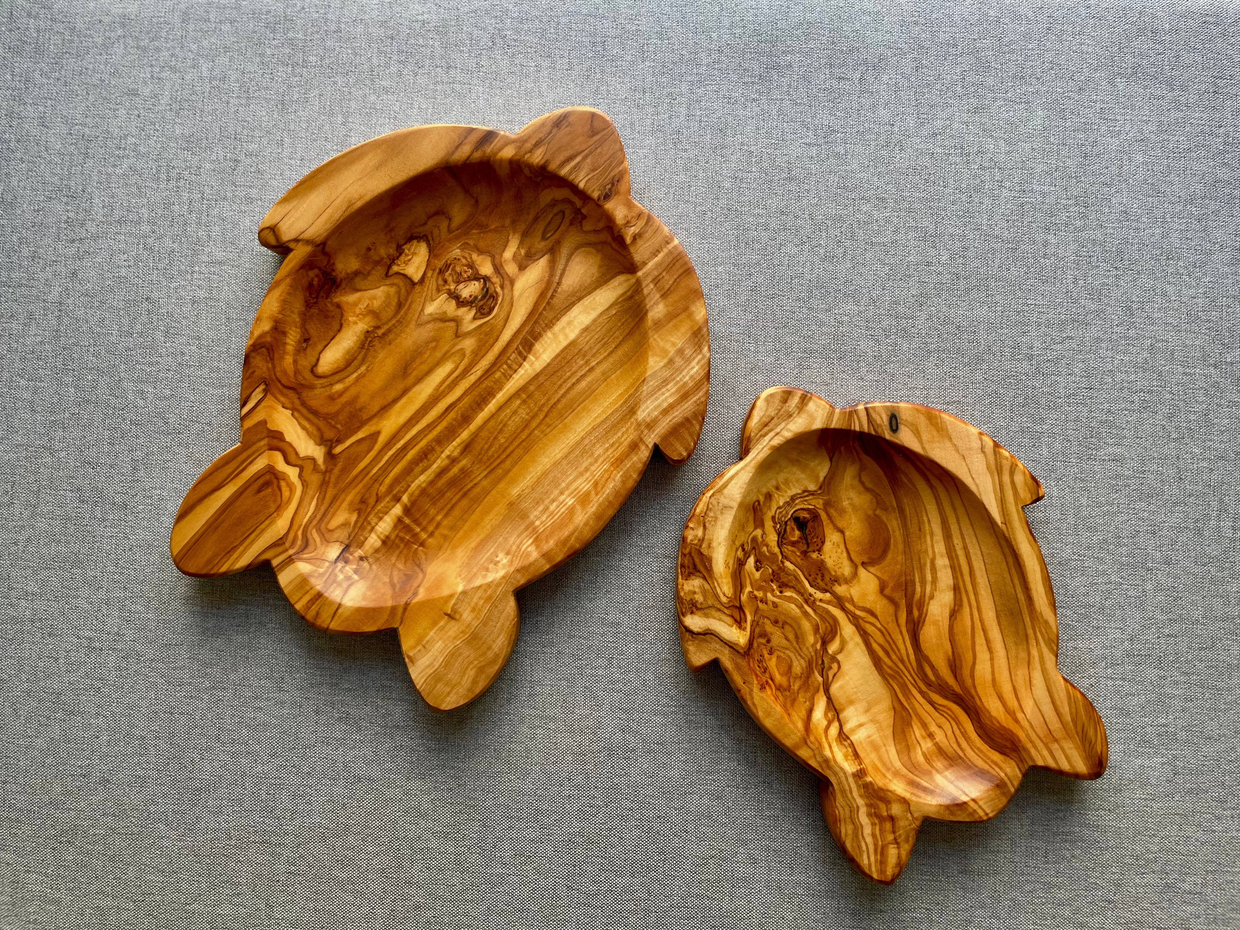 Handmade olive wood turtle-shaped snack plates with grain