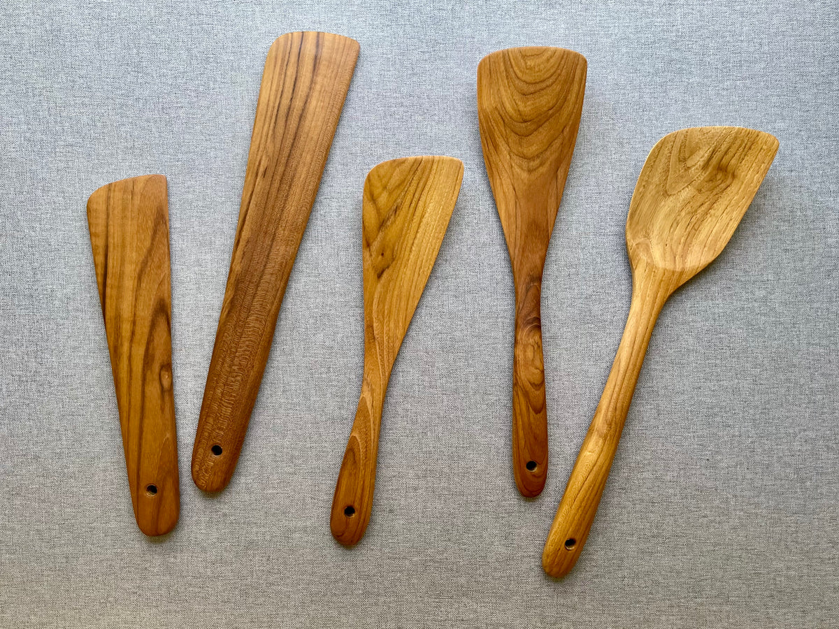 Five-piece teak wood spatula set with golden grain